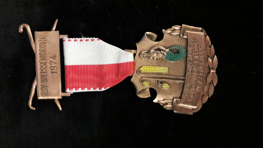 Wander-Medaille Weissenbrunn 1. Internationaler Volkslauf 1974 - Anstecker & Wappen - Bild 1
