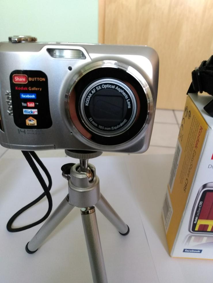 Kodak EasyShare C195 mit Stativ und Tasche