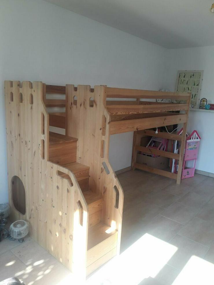 Kinderhochbett mit Treppe 