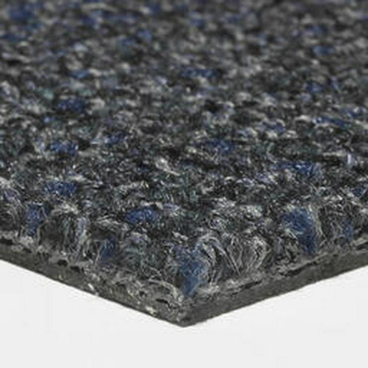 Bild 2: Begehrte Transformation Carpet Tiles Anthrazit mit blauem Effekt