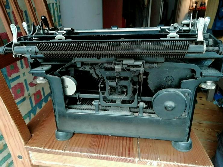 Bild 2: Rheinmetall Borsig - zweifarbige Schreibmaschine