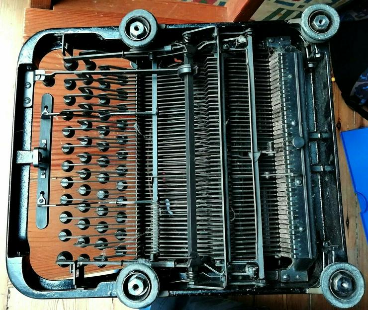 Bild 3: Rheinmetall Borsig - zweifarbige Schreibmaschine