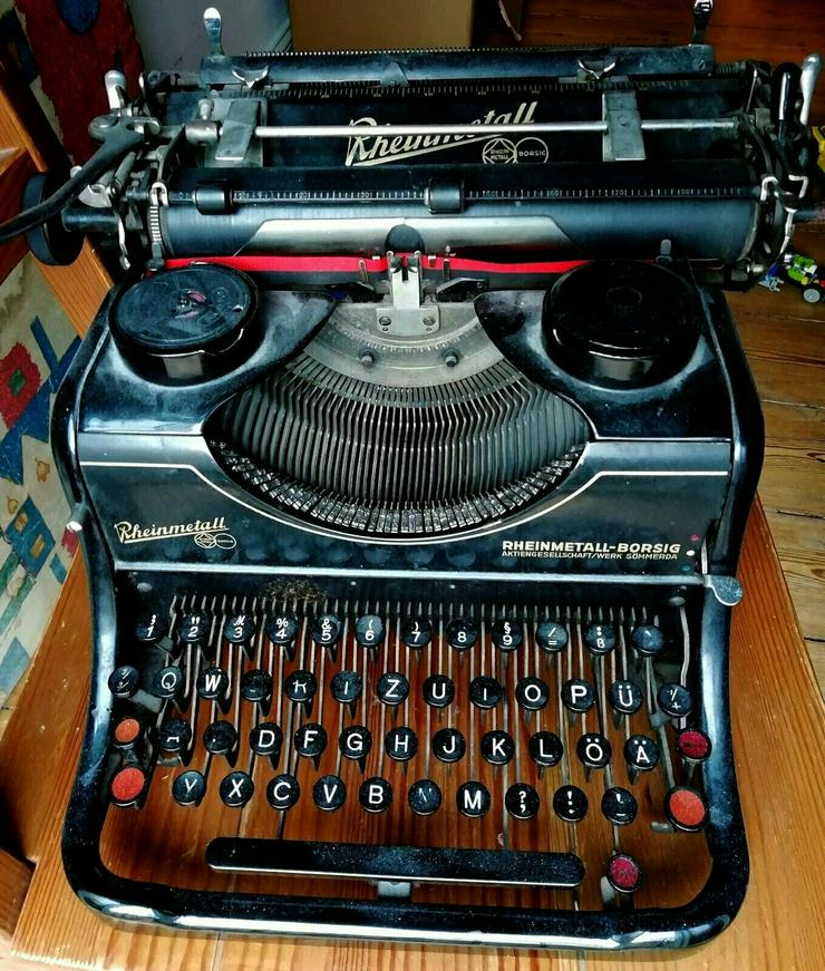 Bild 1: Rheinmetall Borsig - zweifarbige Schreibmaschine
