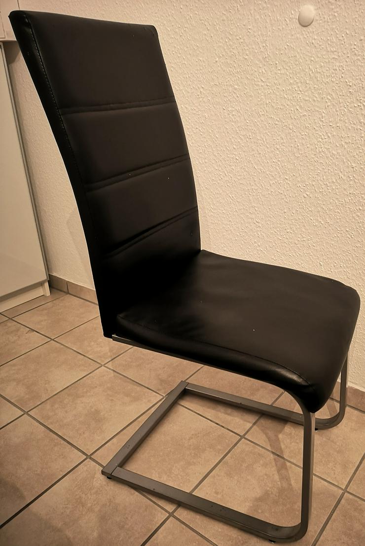 Bild 1: Stuhl Freischwinger Kunstleder Gebrauchsspuren