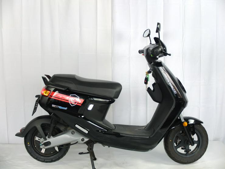 Bild 1: Moped & Motorroller