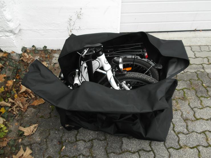 Bild 2: Zwei Klappräder mit Transporttasche