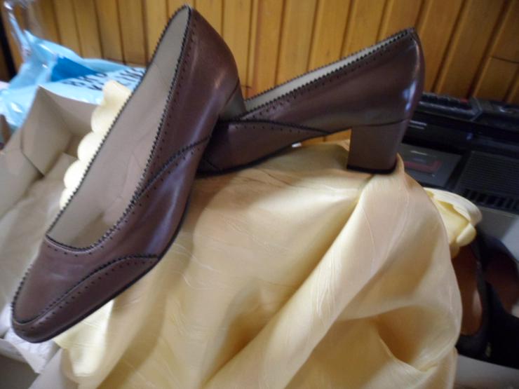 Biete 6 Paar Leder-Damenschuhe , Größe 43H - Damen Schuhe - Bild 10
