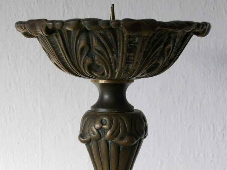 Bild 3: Messing Kerzenständer, alter Herkunft mit leicht Patina, Altmessing original