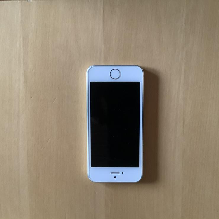 Bild 1: iPhone SE, Silber, 16GB, inklusive Schutzhülle in Originalverpack