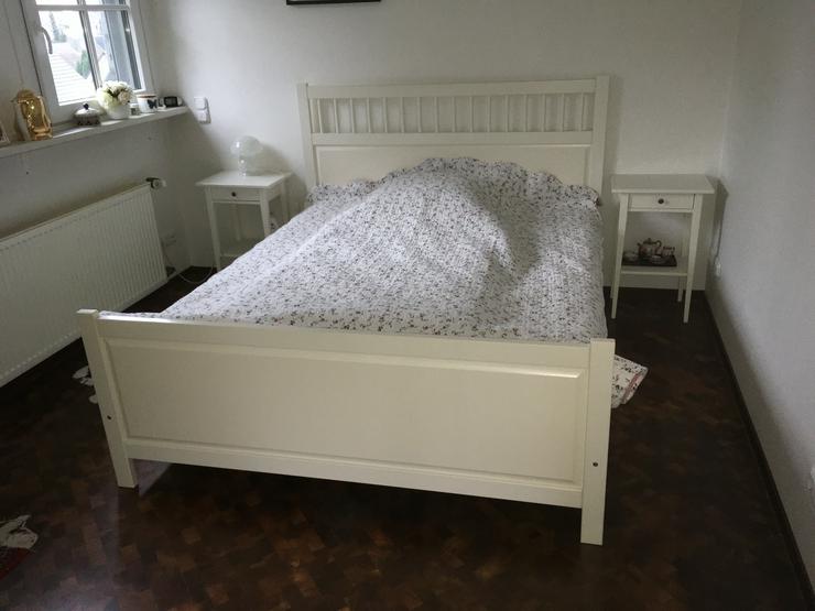 Gästezimmerauflösung Komplett Doppelbett, Schrank, Nachtschränke in weiß - Betten - Bild 4