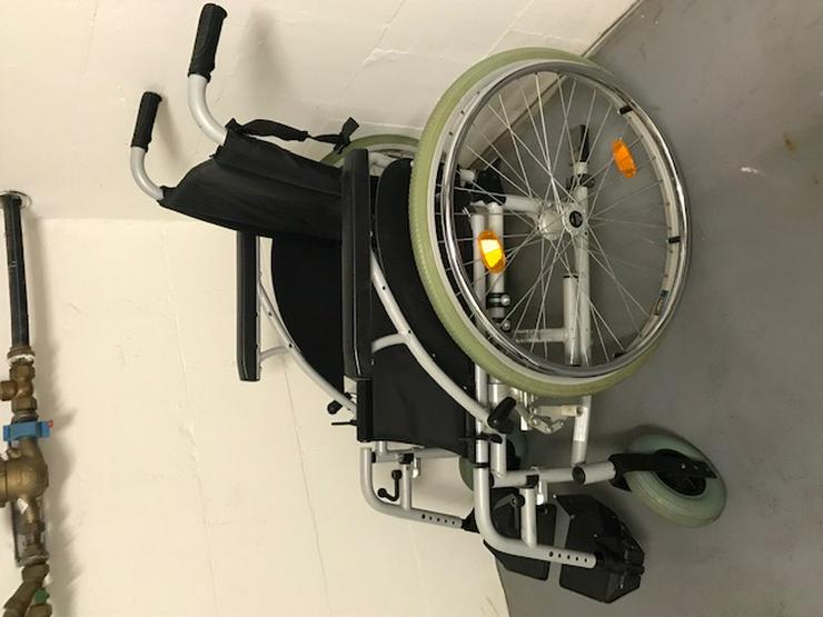 Bild 3: Rollstuhl „Breezy“, faltbar