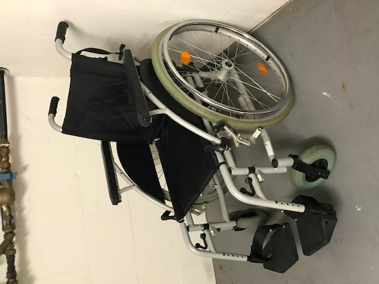Bild 1: Rollstuhl „Breezy“, faltbar