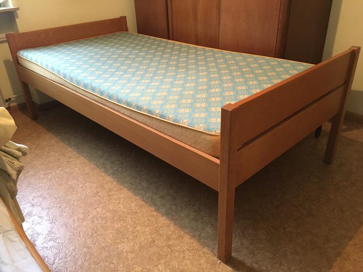 Holzbett zu verkaufen  - Betten - Bild 1
