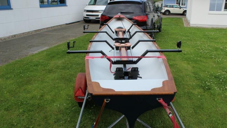 Bild 3: Traditional Trainer Zweier Ruderboot mit Rollsitzen