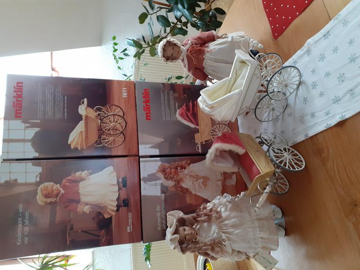 Bild 3: Märklin Puppen mit/ohne Zertifikat sowie Puppenwagen