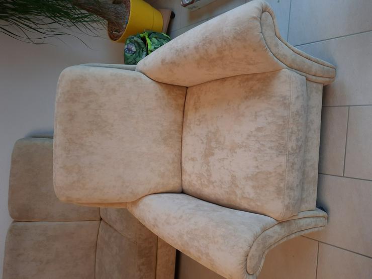 Bild 1: Couch mit Sessel  VHB