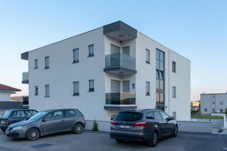 Schöne moderne Wohnung nähe des Meeres in Trogir, Kroatien - Wohnung kaufen - Bild 2