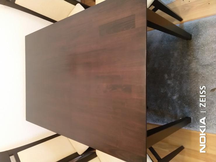 Bild 4: Esstisch mit Stühlen