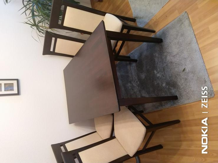Bild 1: Esstisch mit Stühlen