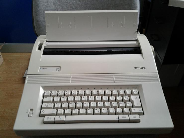 Bild 1: Schreibmaschine 