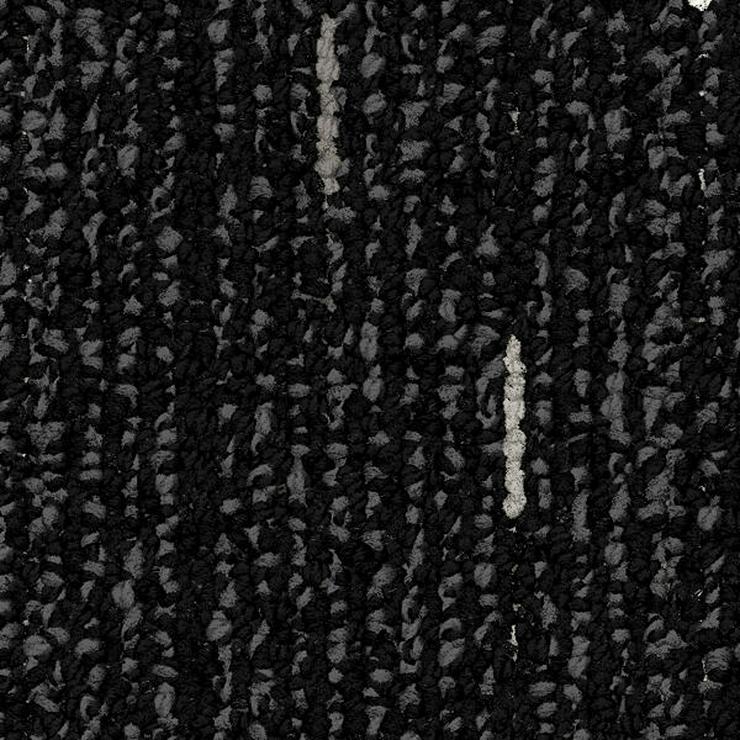 Bild 2: Schwarze Teppichfliesen von Interface mit verspieltem Muster