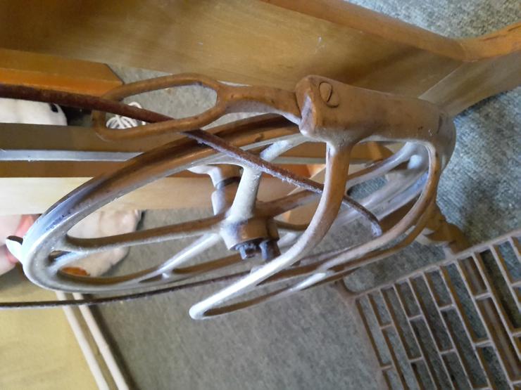 Bild 3: Schwedeische Husqvarna Stand Nähmaschine ca:sehr sehr alt alt mit Kronensiegel