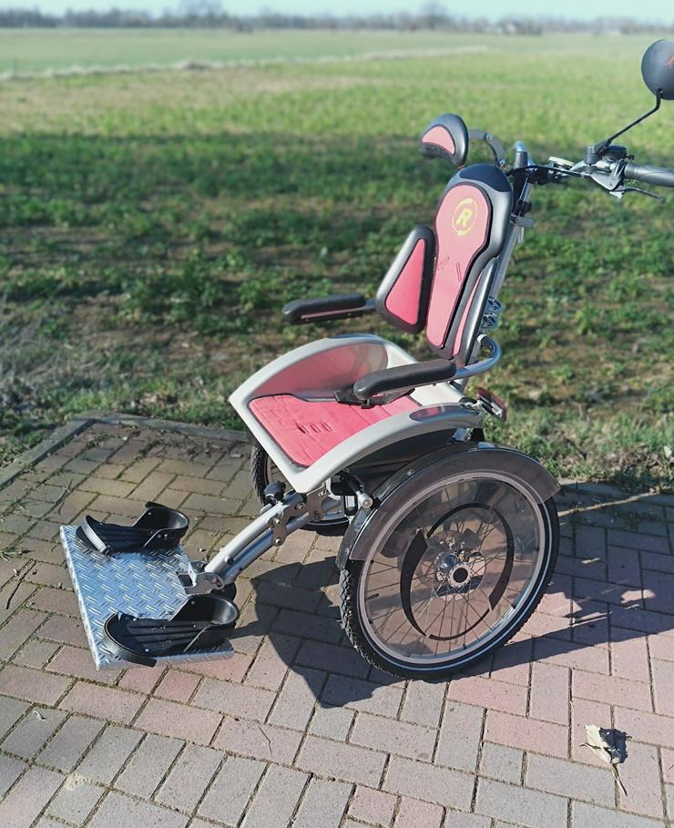 Bild 3: Dreirad für Schwerst-Behinderte