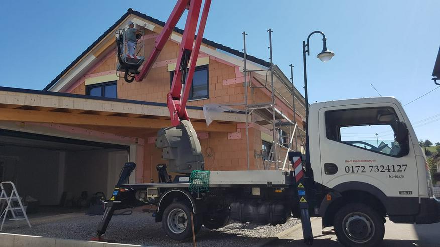 Bild 2: Holzfassade Fassade Dachüberstand Giebel 