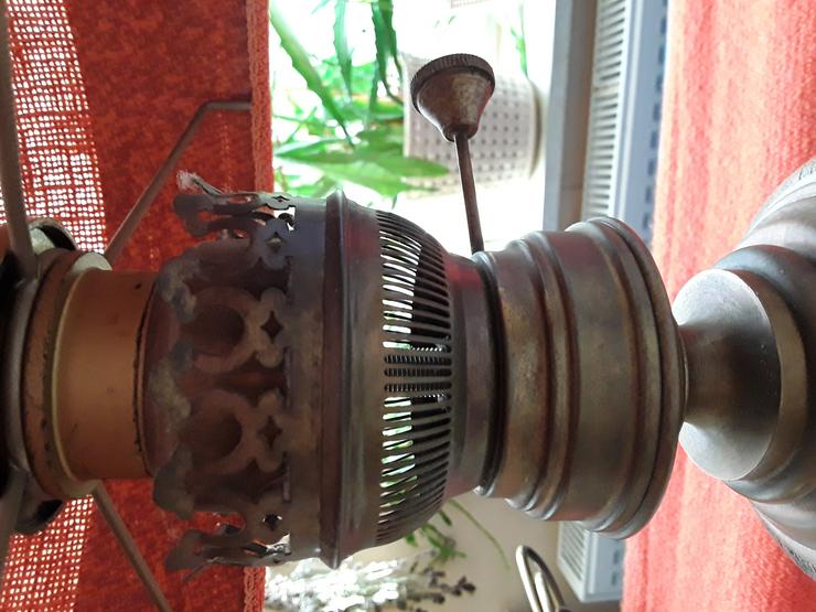 Bild 3: Stehlampe  / Tischlampe in Öllampe Optik wegen Umzug abzugeben, Vintage 
