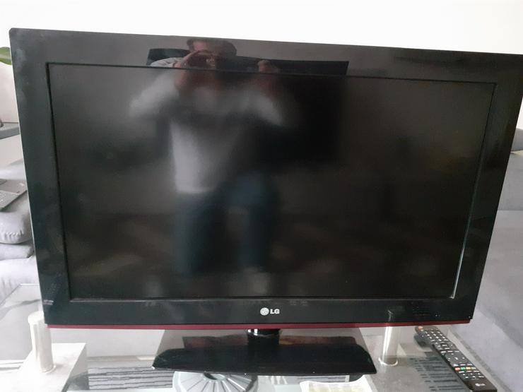 Bild 1: Flachbildfernseher LG 32 Zoll ( 80 cm ) mit Fernbedienung