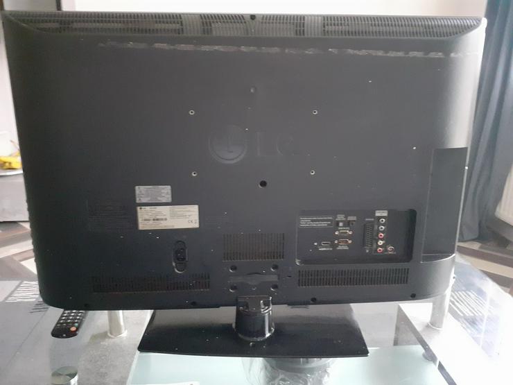 Bild 2: Flachbildfernseher LG 32 Zoll ( 80 cm ) mit Fernbedienung