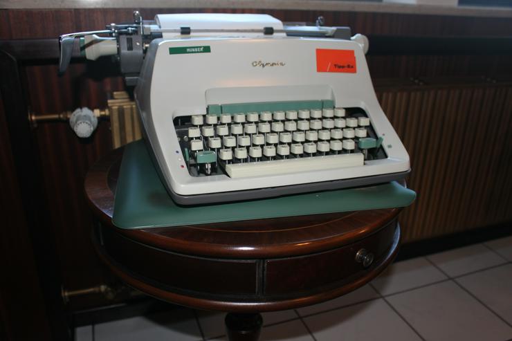 Schreibmaschine gegen Gebot - Weitere - Bild 1