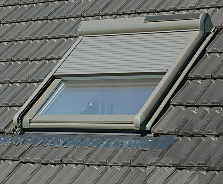 Bild 7: Dachfenster mit ALU-Rollladen Vollkunststoff-Dachfenster mit Dachfensterrollladen aus dt. Produktion