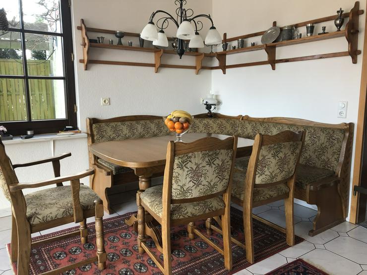 Bild 2: Eßzimmergruppe mit Eckbank, 3 Stühlen , Tisch und Wandregal aus Eiche