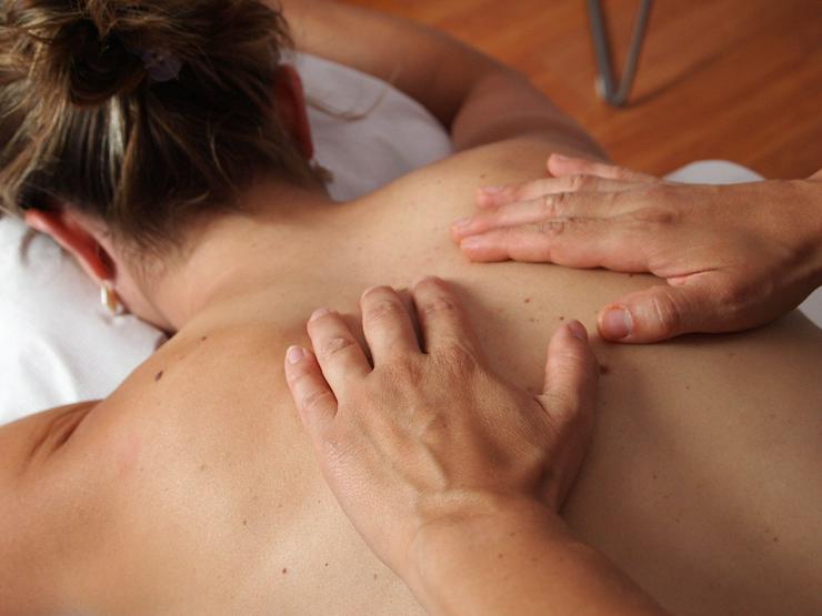 Bild 2: Rückenmassage Schulterschmerzen RückenschmerzenGanzkörpermassage Fussmassage Verspannungen Entspannung Willich, Neuss