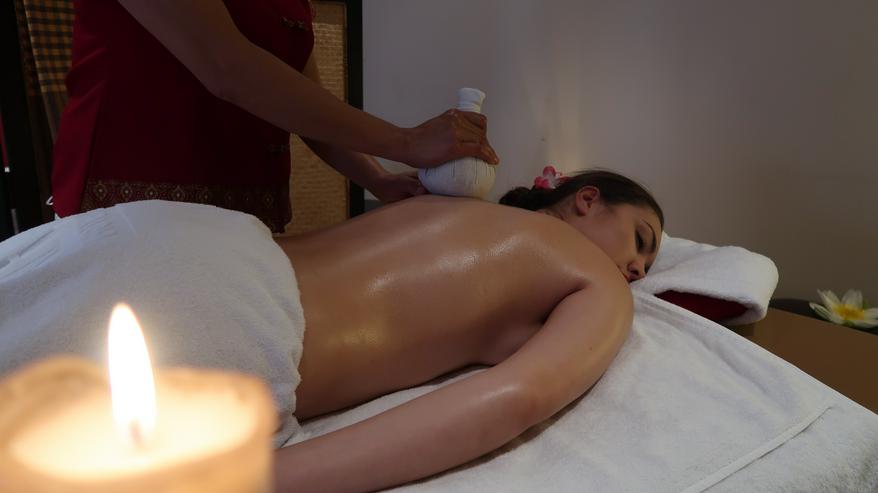 Bild 2: Kräuter Stempel Massage, Thai Massage Relex