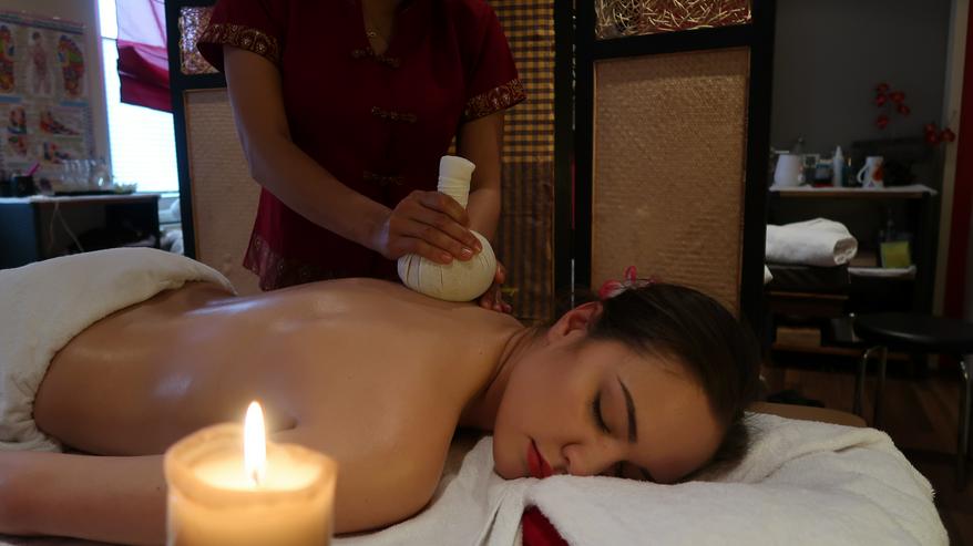 Kräuter Stempel Massage, Thai Massage Relex