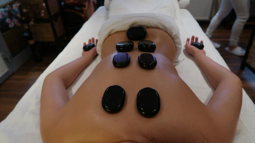 Bild 2: Hot & Coold Stone Massage, Thai Massage, Massage