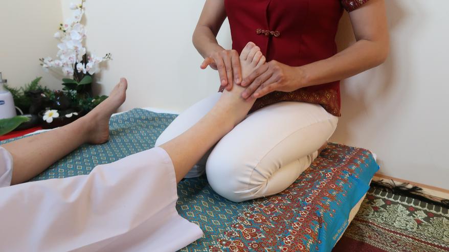 Bild 3: Fußreflexzonen Massage, Fuß Massage