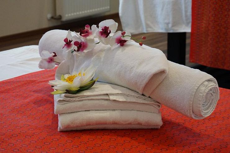 Bild 8: Fußreflexzonen Massage, Fuß Massage