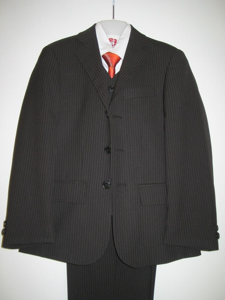 Kommunionanzug Gr. 128 / Schwarzer Anzug mit Nadelstreifen - Kleidungspakete & Sets - Bild 2