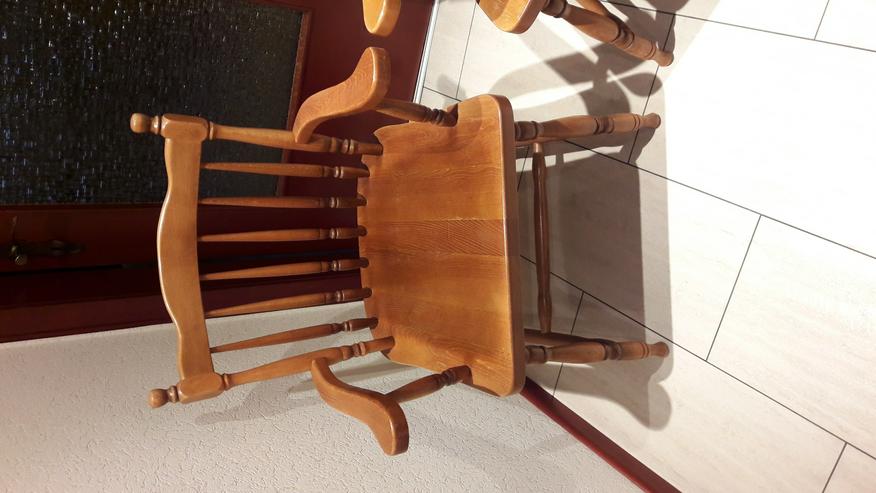 Bild 2: 2 Lehnstühle aus Massivholz mit abnehmbaren Sitzpolstern Stühle mit Armlehnen
