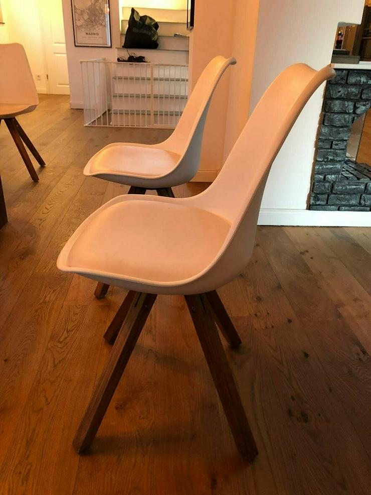 Bild 8: Esszimmertisch Holz braun mit 6 weißen Esszimmerstühlen