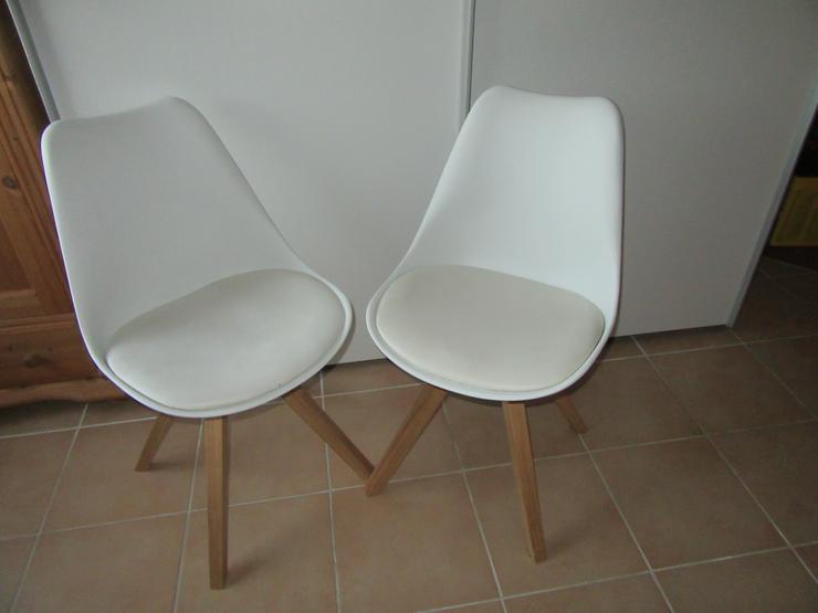 Bild 2:  2 weiße Schalenstühle Blokhus vom Dänischen Bettenlager; Stühle