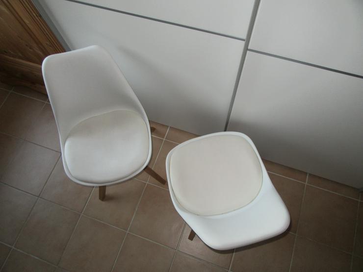 Bild 6:  2 weiße Schalenstühle Blokhus vom Dänischen Bettenlager; Stühle