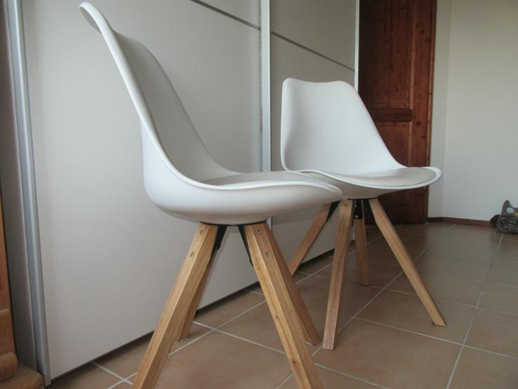 Bild 3:  2 weiße Schalenstühle Blokhus vom Dänischen Bettenlager; Stühle