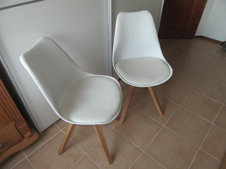 Bild 4:  2 weiße Schalenstühle Blokhus vom Dänischen Bettenlager; Stühle