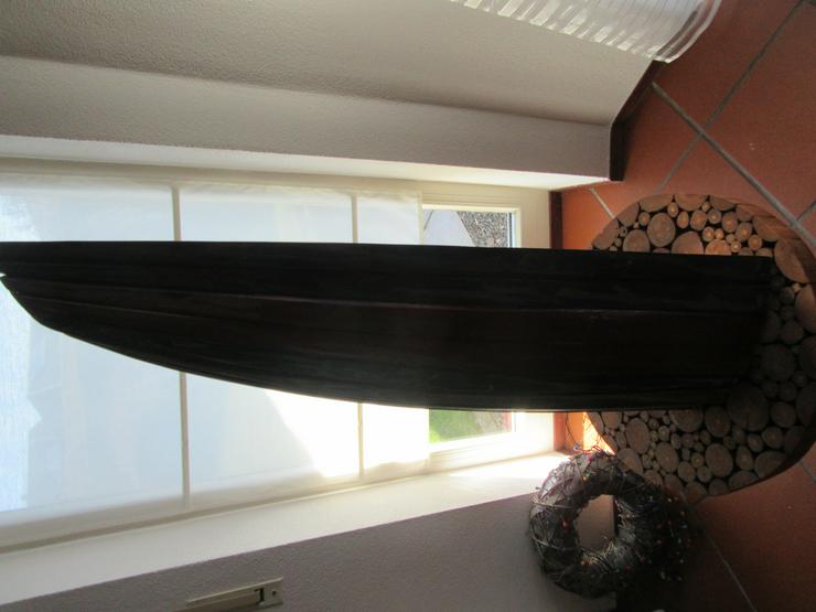 Bild 10:  Bootsregal; Regal aus Holz im Form eines Bootes / Schiffes;