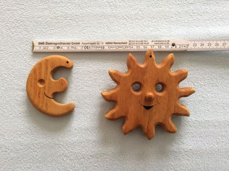 Massivholz Sonne und Mond, neuwertig - Spielzeug für Babys - Bild 2