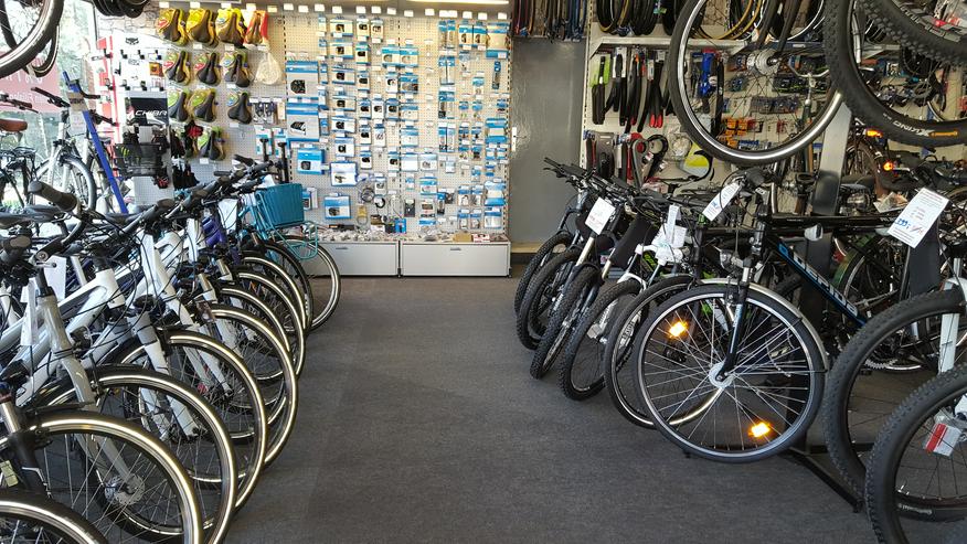 Bild 8: Fahrräder E-Bikes Motorräder uvm.